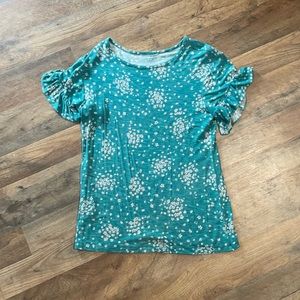 Very comfy top! Soft. Flutter sleeve.